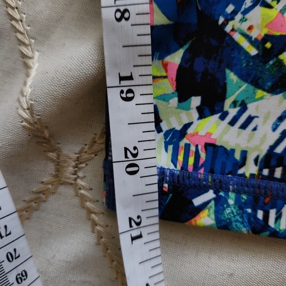 GapFit Floral Print Mid-Rise Capri Leggings – Size M - Picture 6 of 6